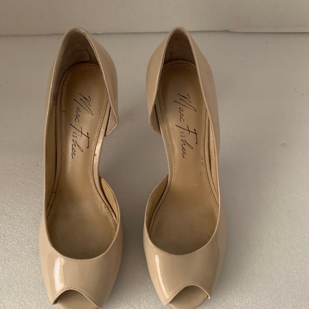 Marc Fisher nude heels size 7